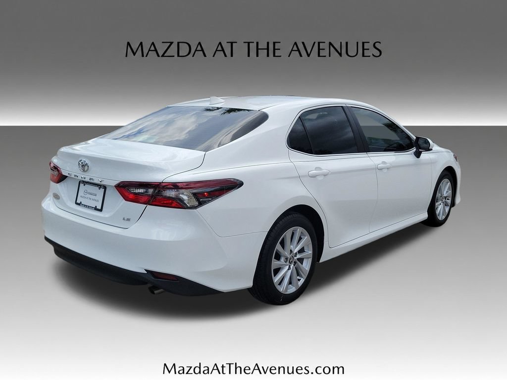 Used 2022 Toyota Camry LE FWD image 4