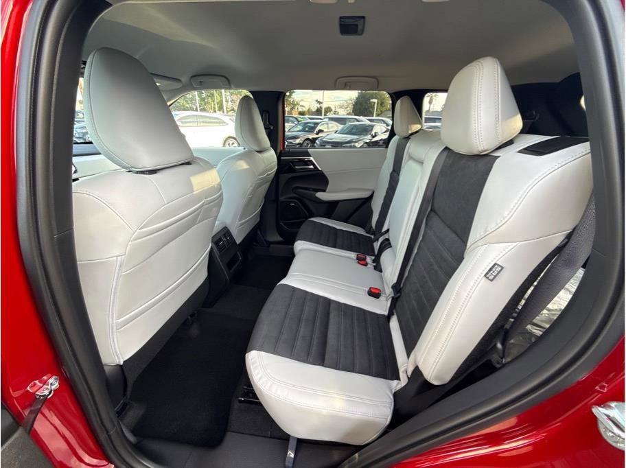 New 2026 Mitsubishi Outlander LE image 16