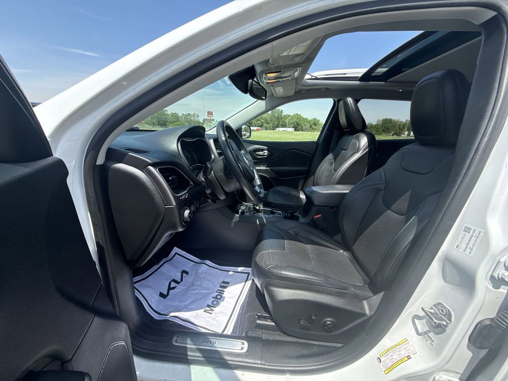 Used 2019 Jeep Cherokee Limited AWD/4WD image 13