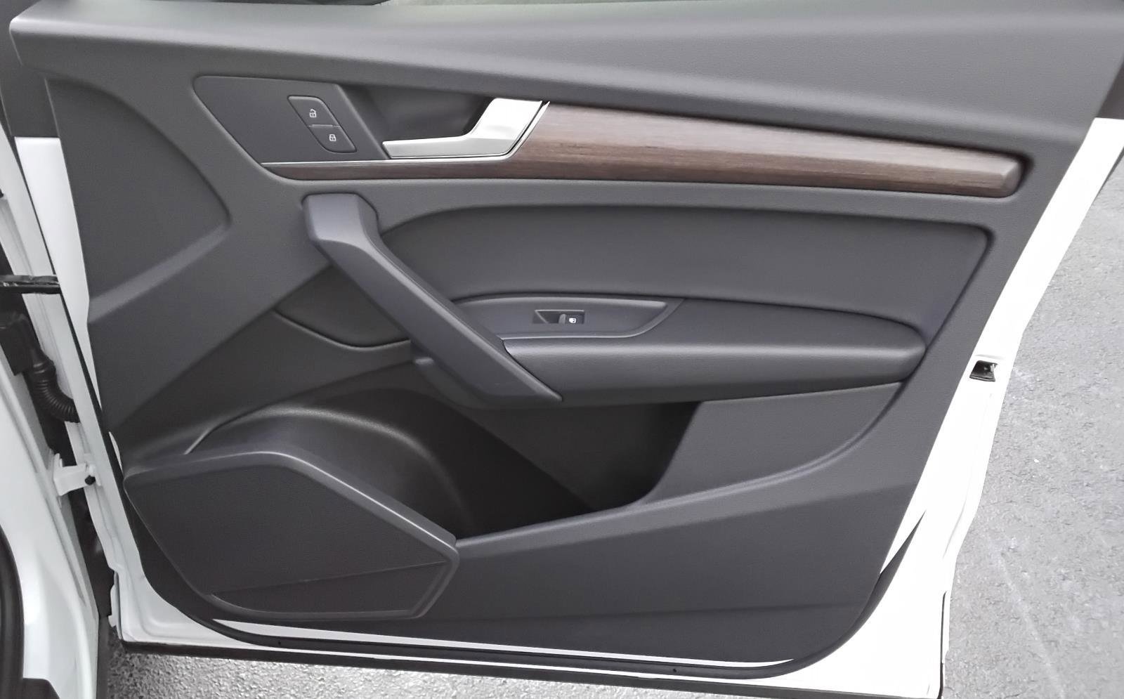 Certified 2024 Audi Q5 e Premium w/ Convenience Package image 25