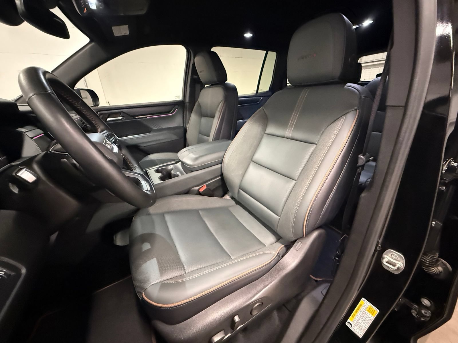 Used 2024 GMC Acadia AT4 w/ Luxury Package AWD/4WD image 18
