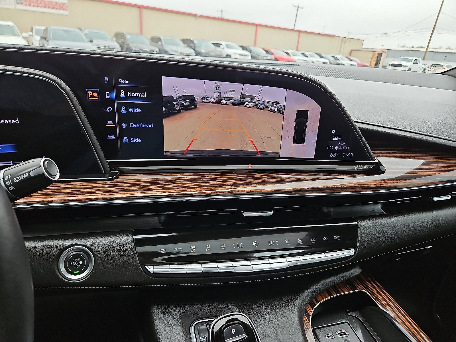 Used 2024 Cadillac Escalade Premium Luxury image 19