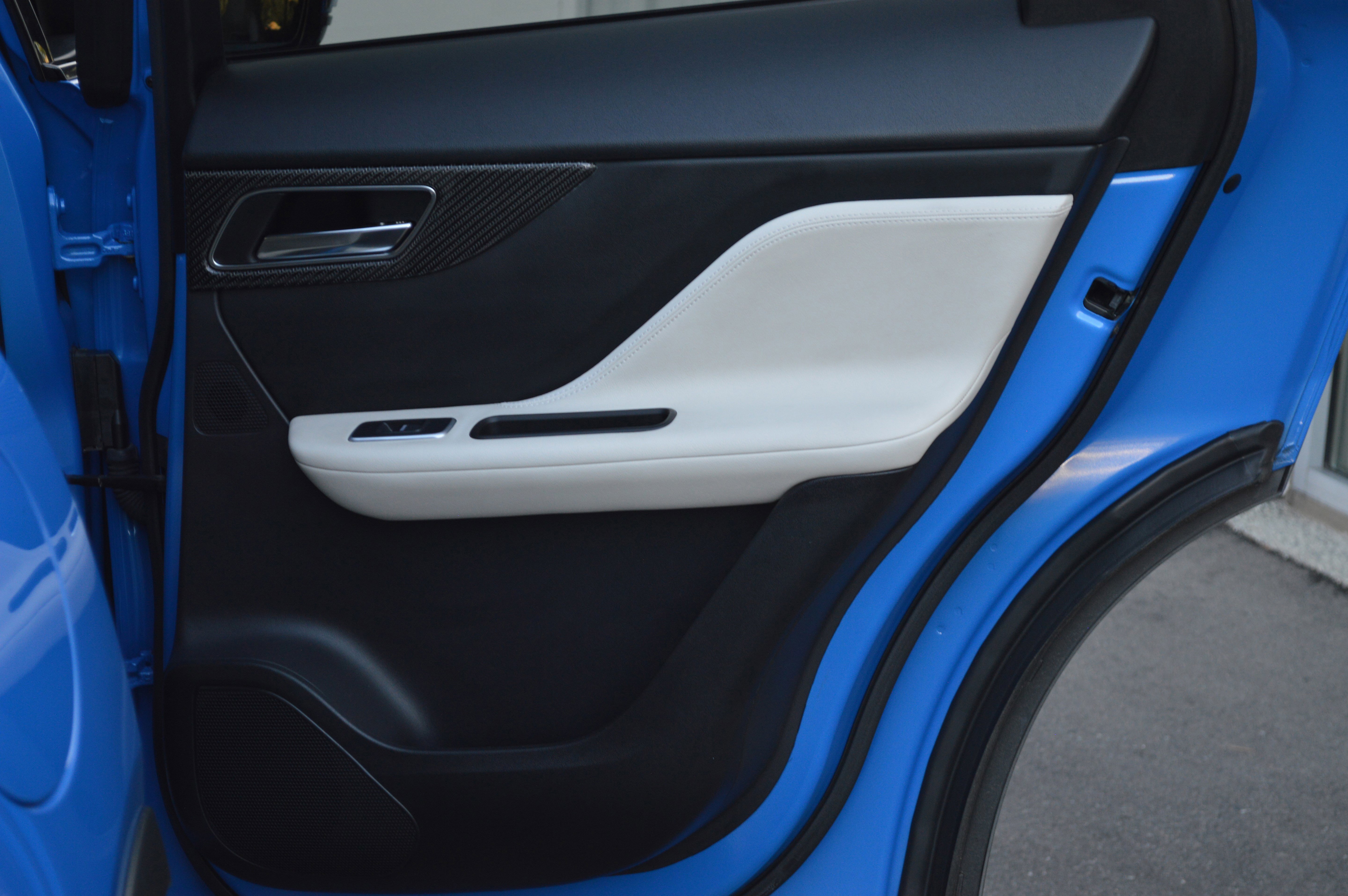 Used 2020 Jaguar F-PACE SVR image 34