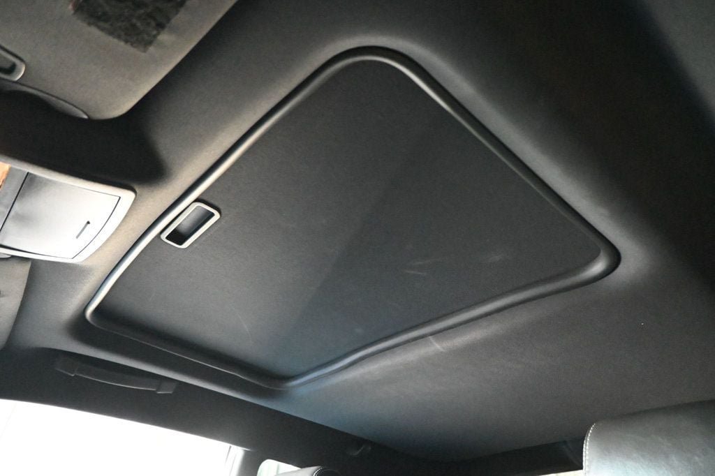 Used 2010 Dodge Challenger R/T RWD image 17