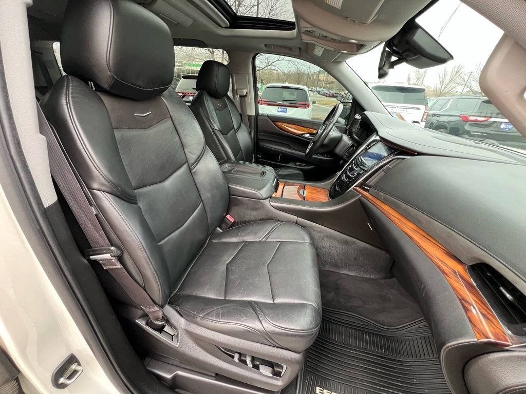 Used 2015 Cadillac Escalade Premium image 33