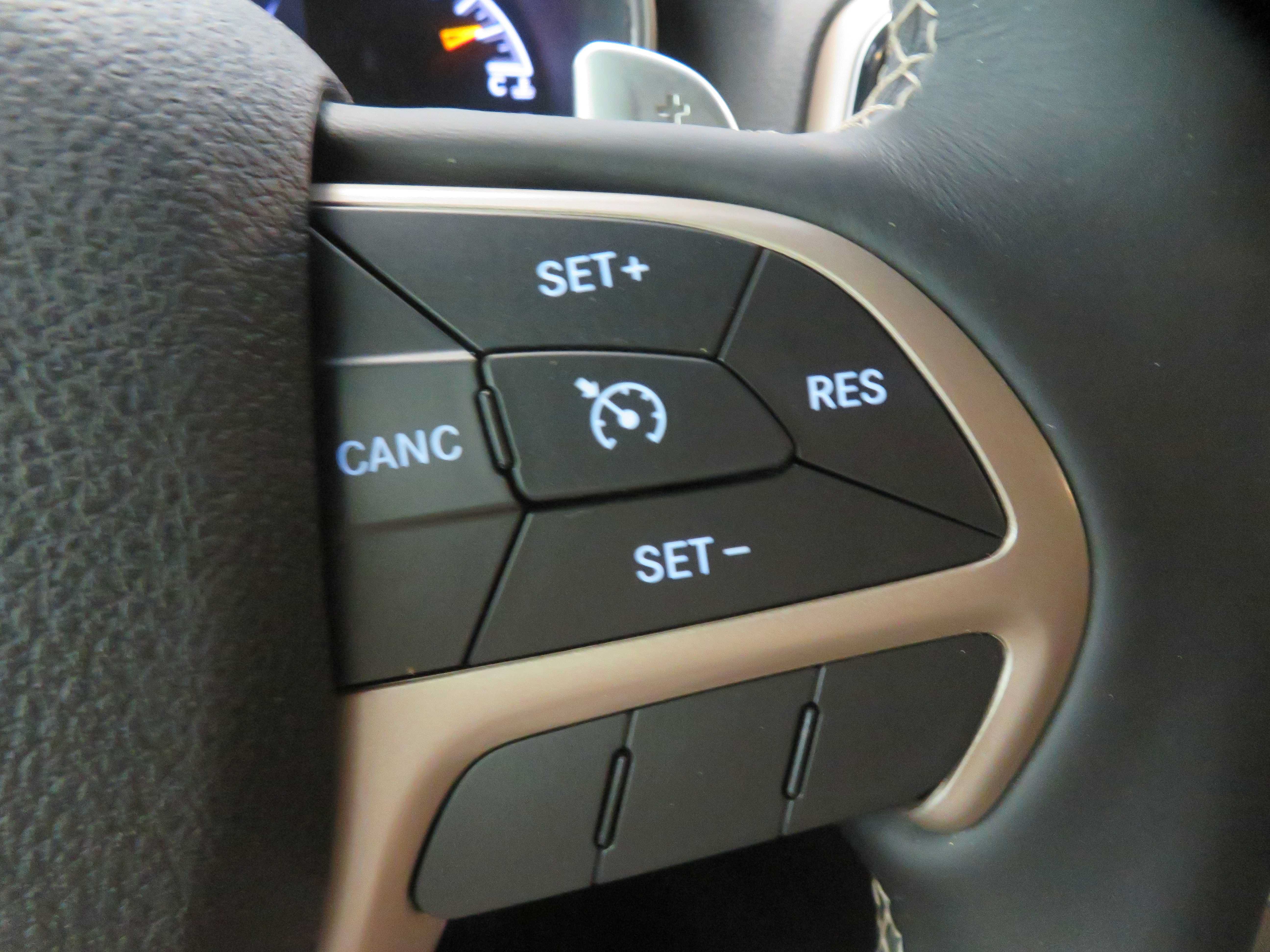 Used 2017 Jeep Grand Cherokee Limited AWD/4WD image 33