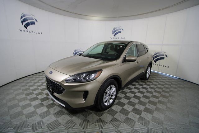 Used 2021 Ford Escape SE image 3