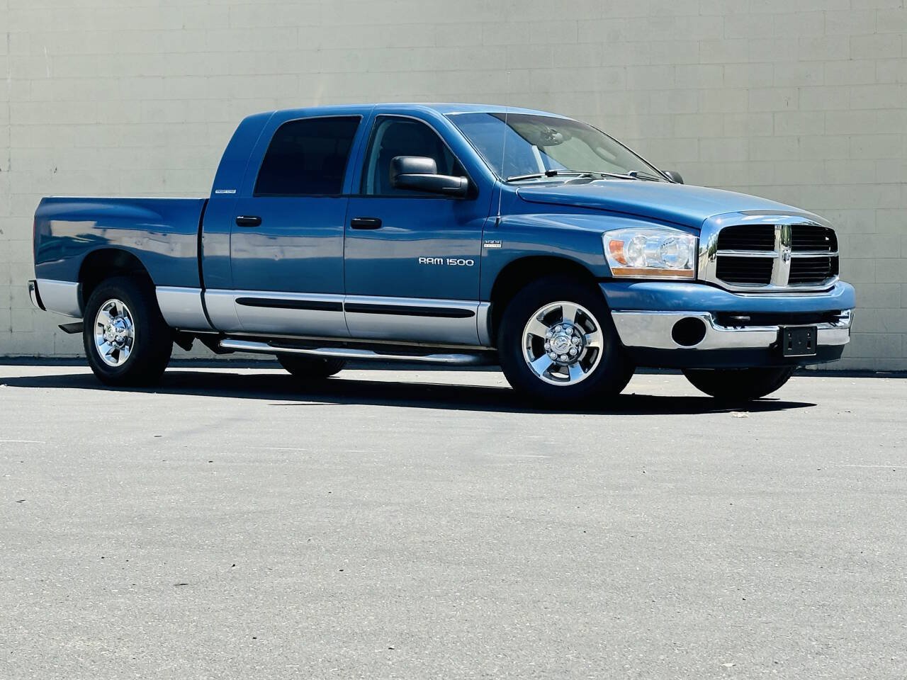 Used 2006 Dodge Ram 1500 Truck SLT w/ Trailer Tow Group RWD image 2