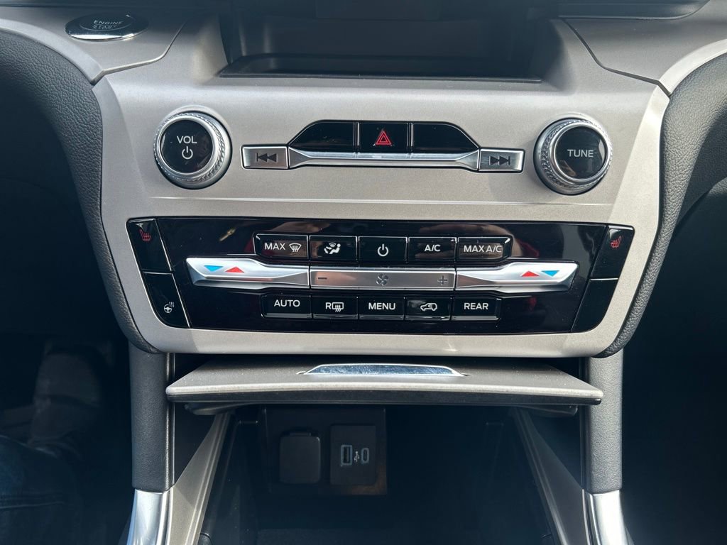 Used 2023 Ford Explorer XLT w/ Equipment Group 202A image 32