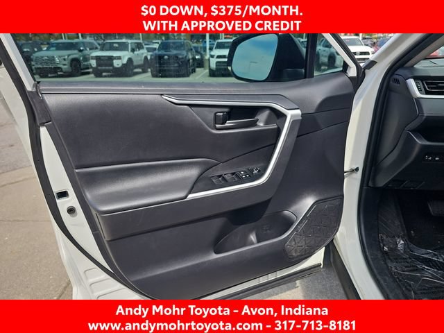 Used 2020 Toyota RAV4 LE AWD/4WD image 11
