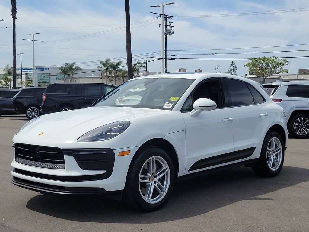 Used 2024 Porsche Macan AWD/4WD image 34