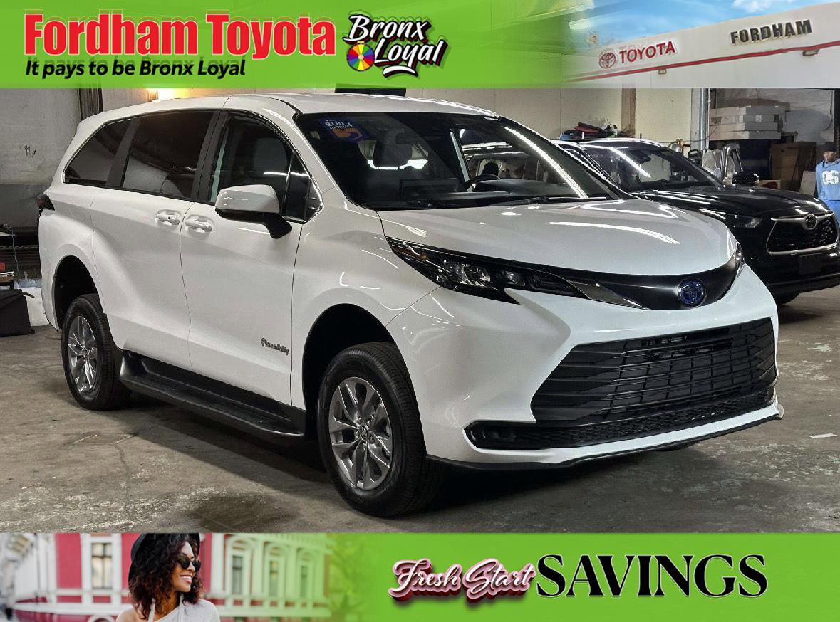 Used 2025 Toyota Sienna LE