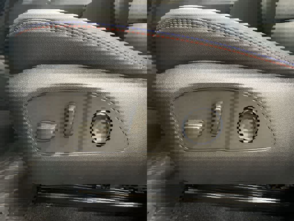 Used 2024 Chevrolet Equinox EV RS image 16