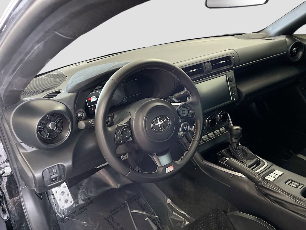 Used 2025 Toyota GR86 Premium w/ ALL Weather Mat Package (TMS) image 9