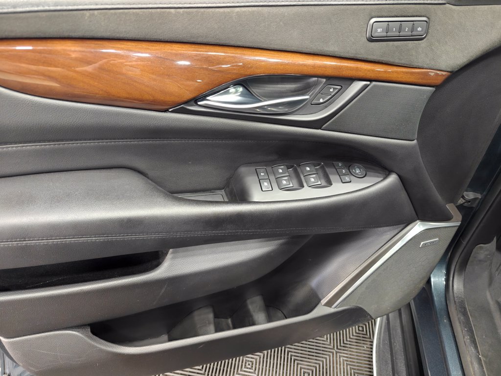 Used 2019 Cadillac Escalade Luxury AWD/4WD image 59