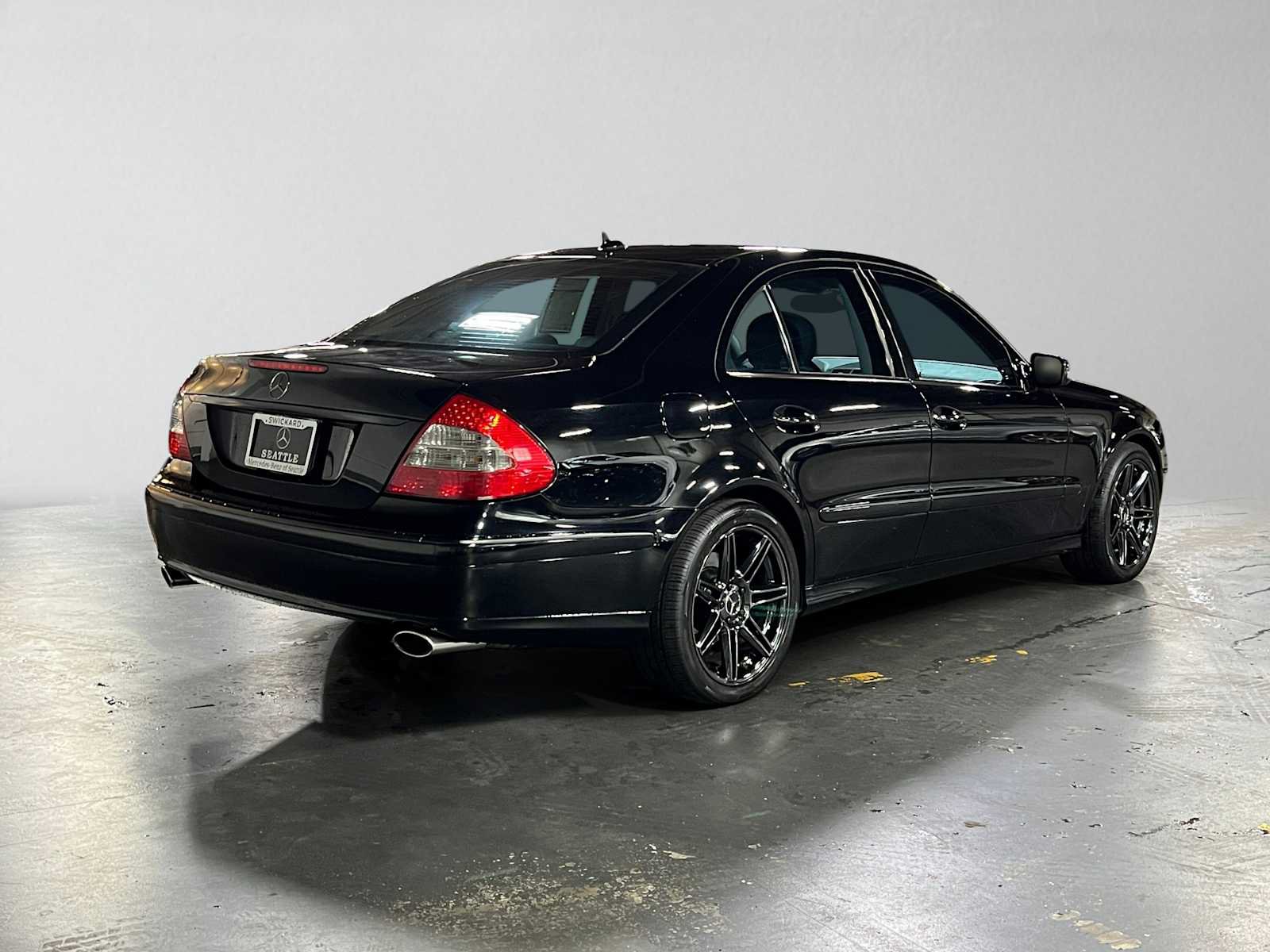 Used 2008 Mercedes-Benz E 350 4MATIC Sedan image 3