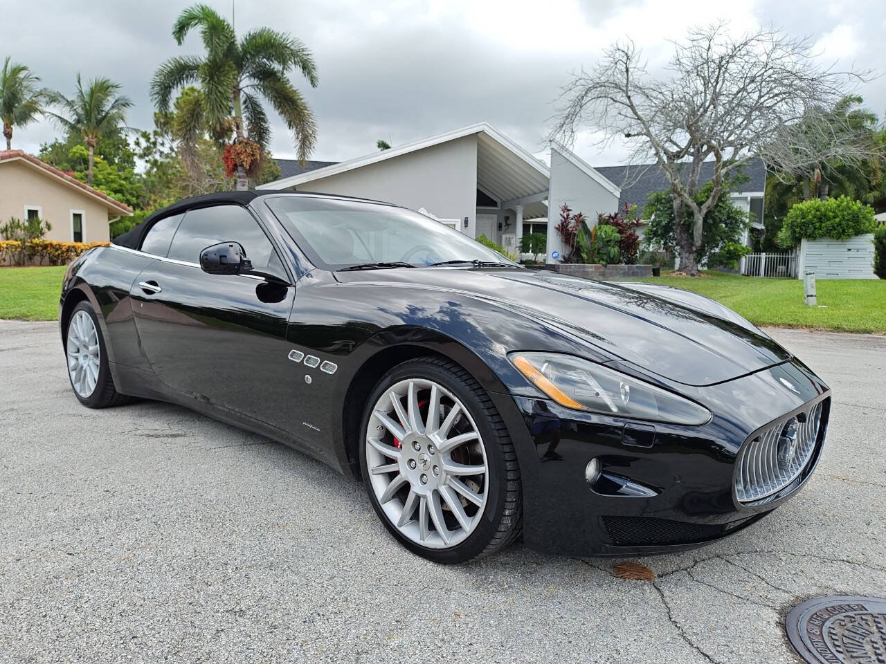 Used 2015 Maserati GranTurismo Convertible RWD image 16