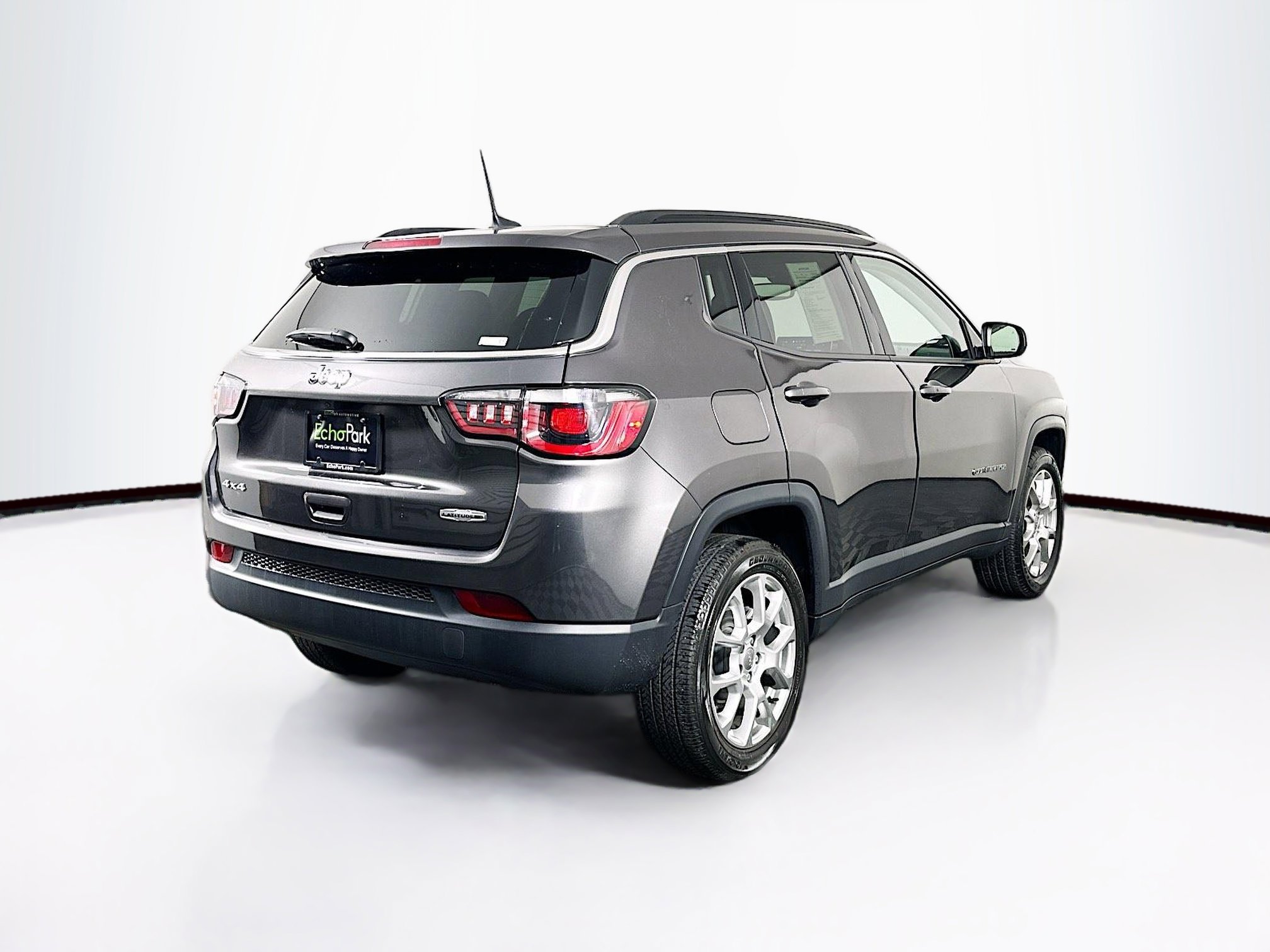 Used 2022 Jeep Compass Latitude image 9