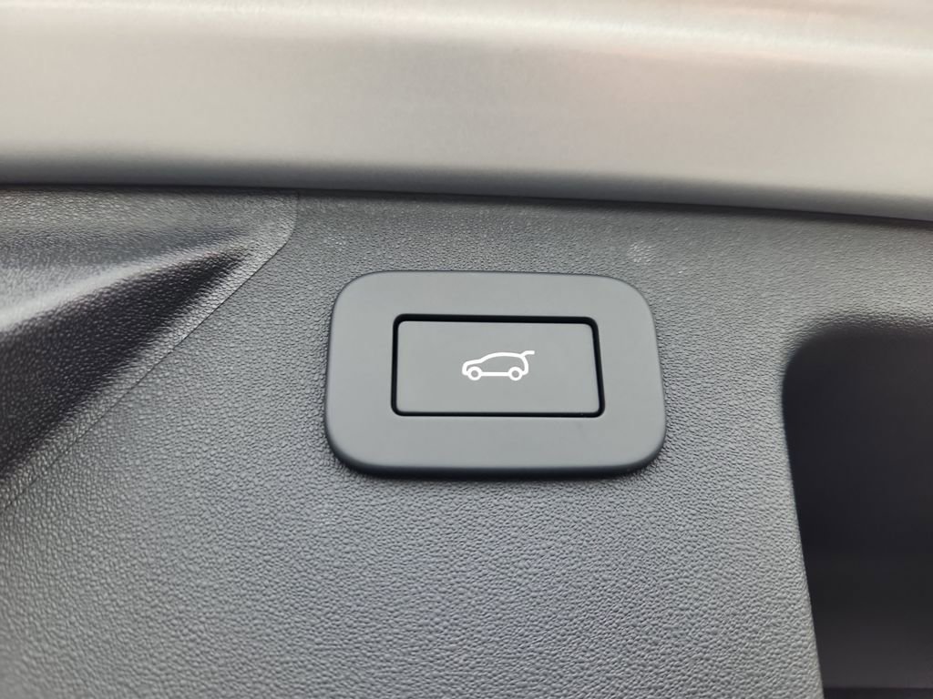 New 2026 Land Rover Discovery Sport Landmark image 14