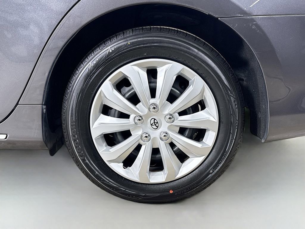 Used 2013 Toyota Camry LE FWD image 32