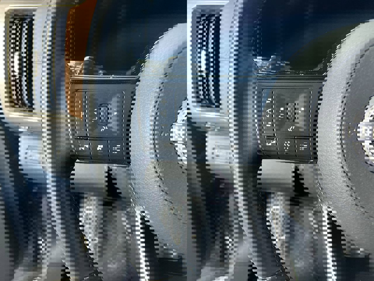 Used 2024 Nissan Pathfinder Platinum image 16