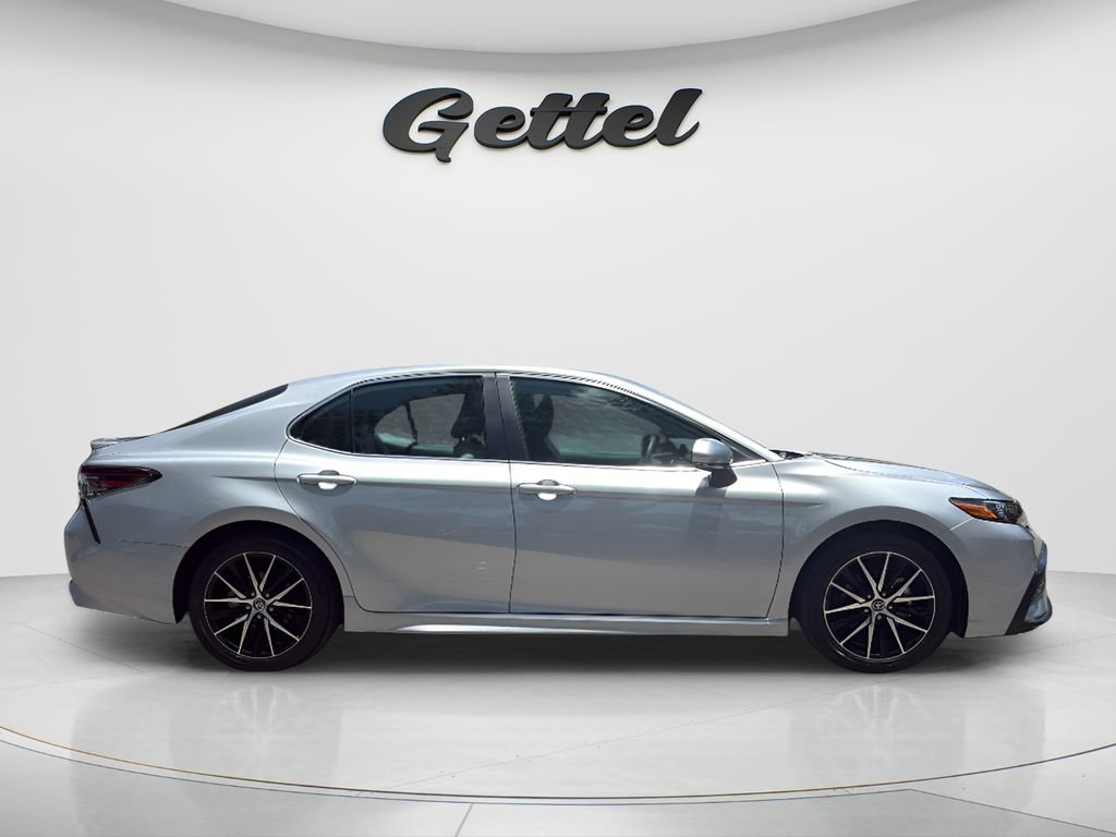 Used 2024 Toyota Camry SE w/ Cold Weather Package FWD image 4