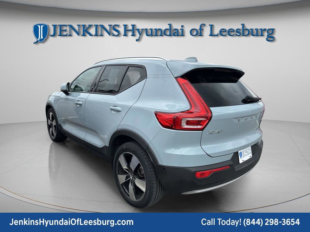 Used 2019 Volvo XC40 T5 Momentum image 3