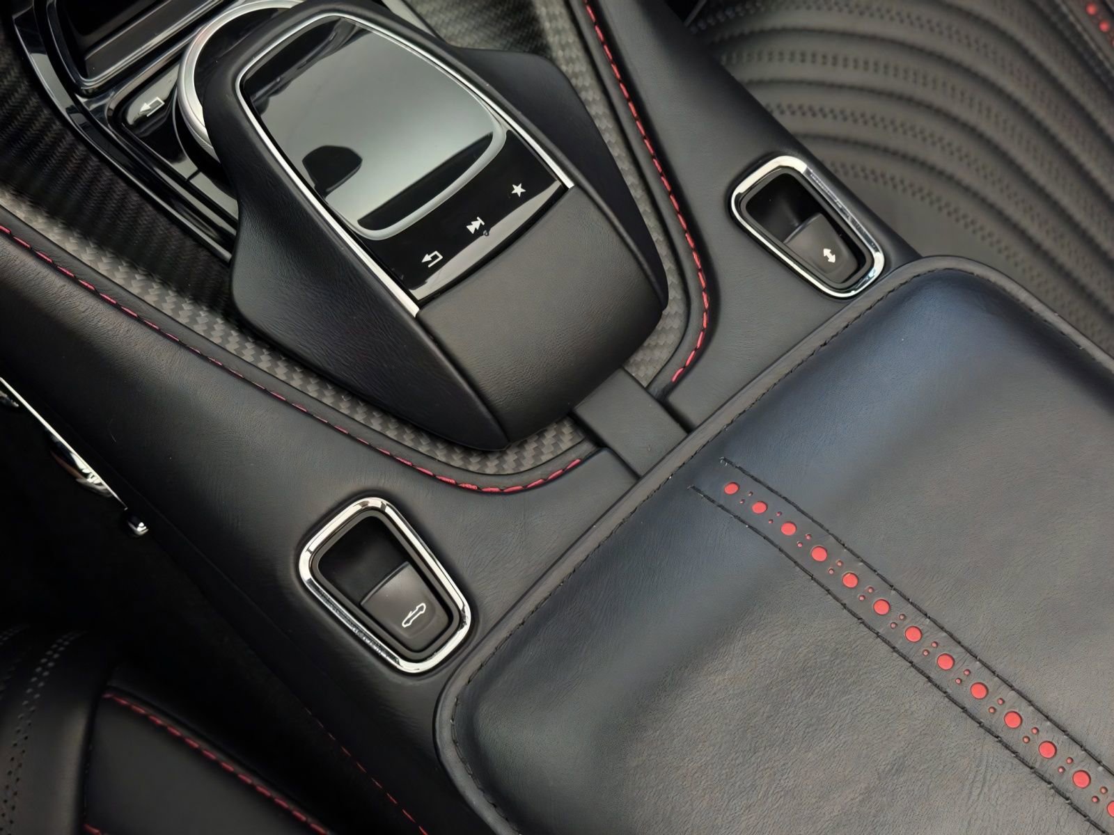 Used 2023 Aston Martin DB11 Volante RWD image 28
