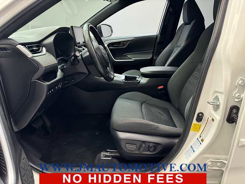 Used 2021 Toyota RAV4 SE w/ Weather & Moonroof Package image 15