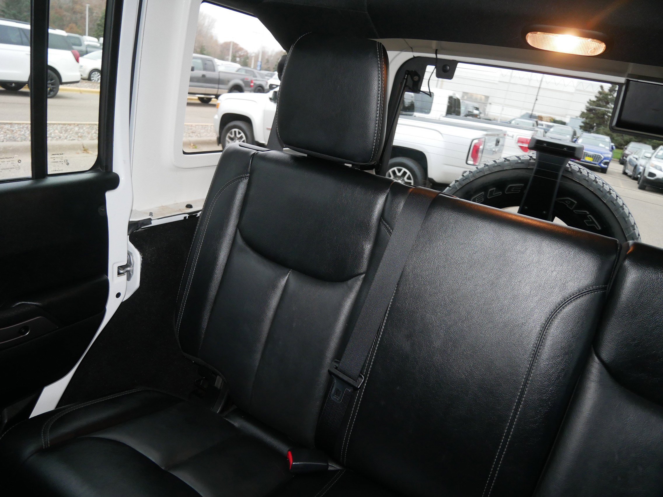 Used 2018 Jeep Wrangler Unlimited Sahara image 12