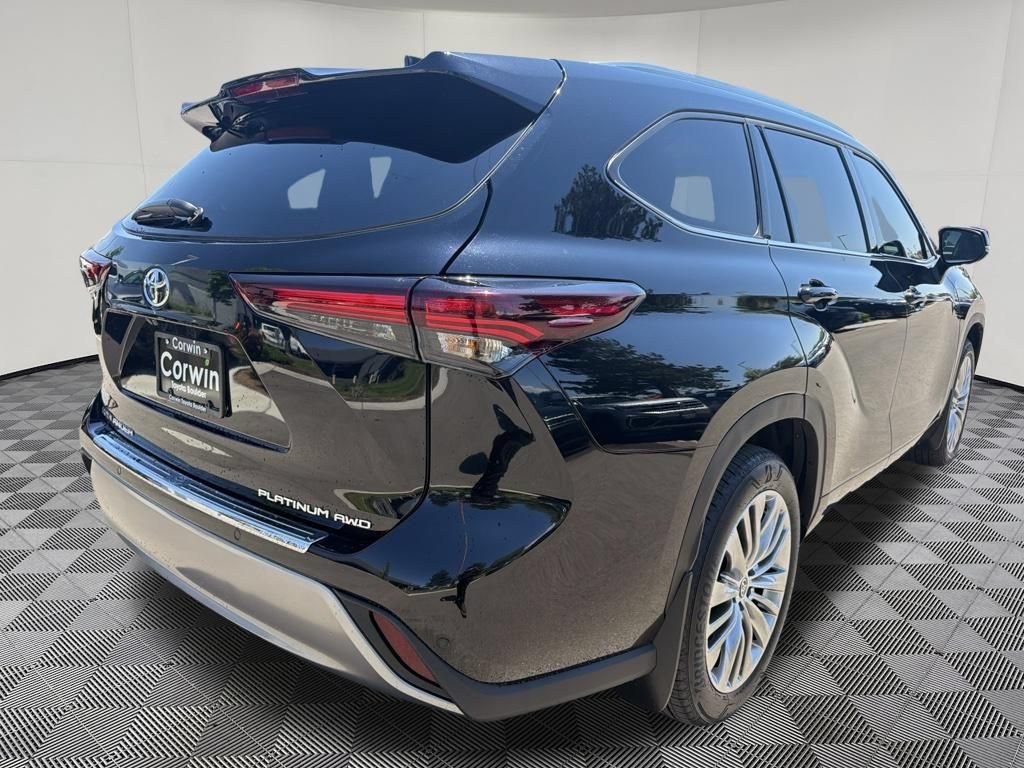 Used 2025 Toyota Highlander Platinum AWD/4WD image 8