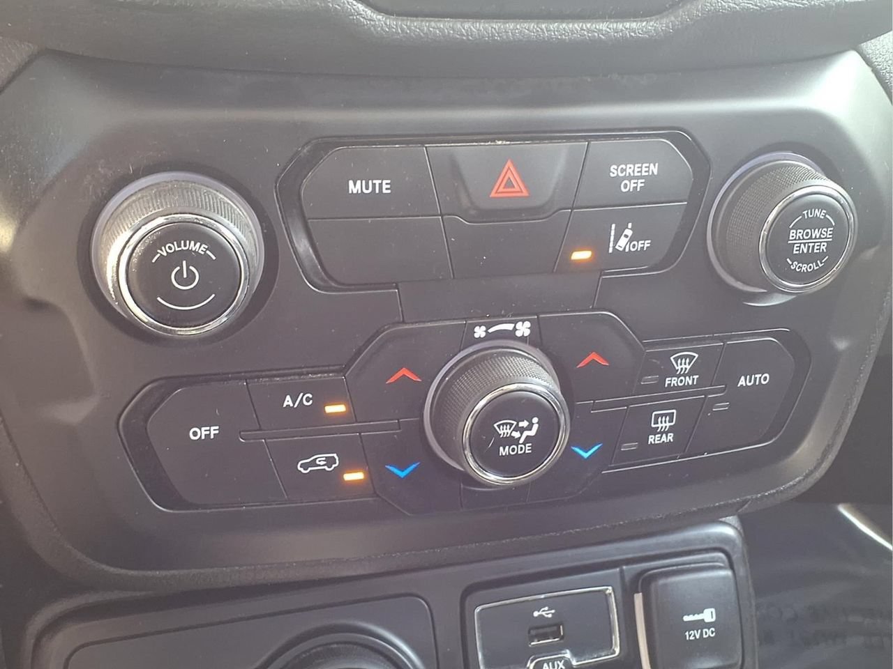 Used 2022 Jeep Renegade Latitude AWD/4WD image 17