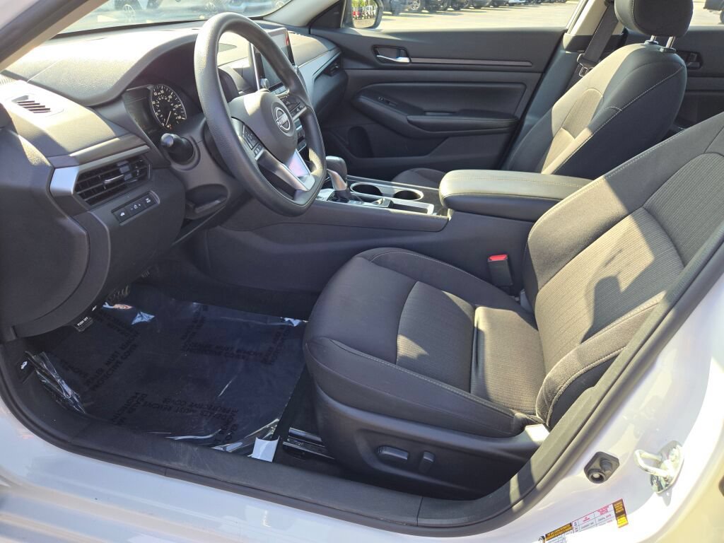 Used 2024 Nissan Altima 2.5 SV FWD image 4
