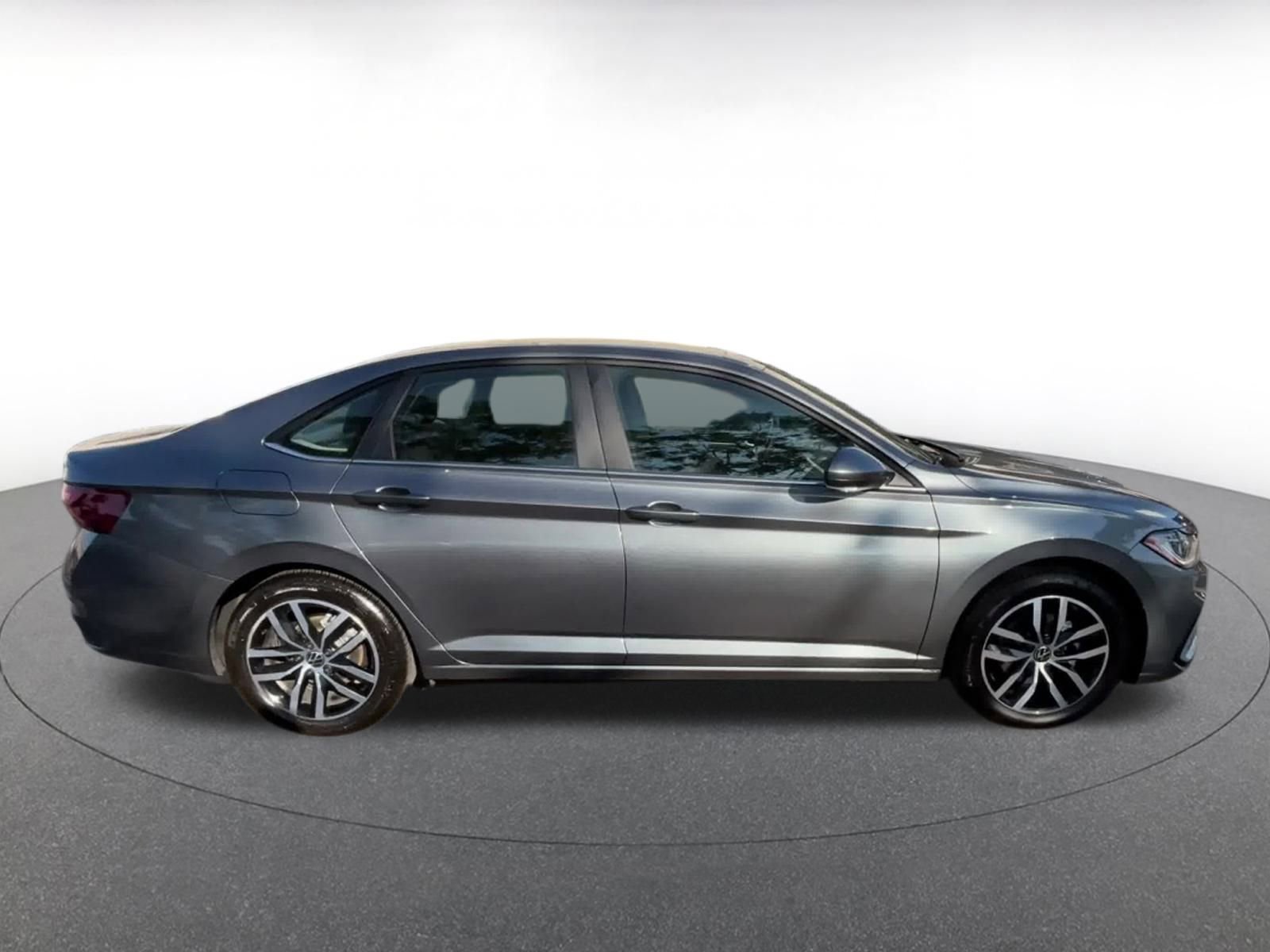 Used 2025 Volkswagen Jetta SE image 24