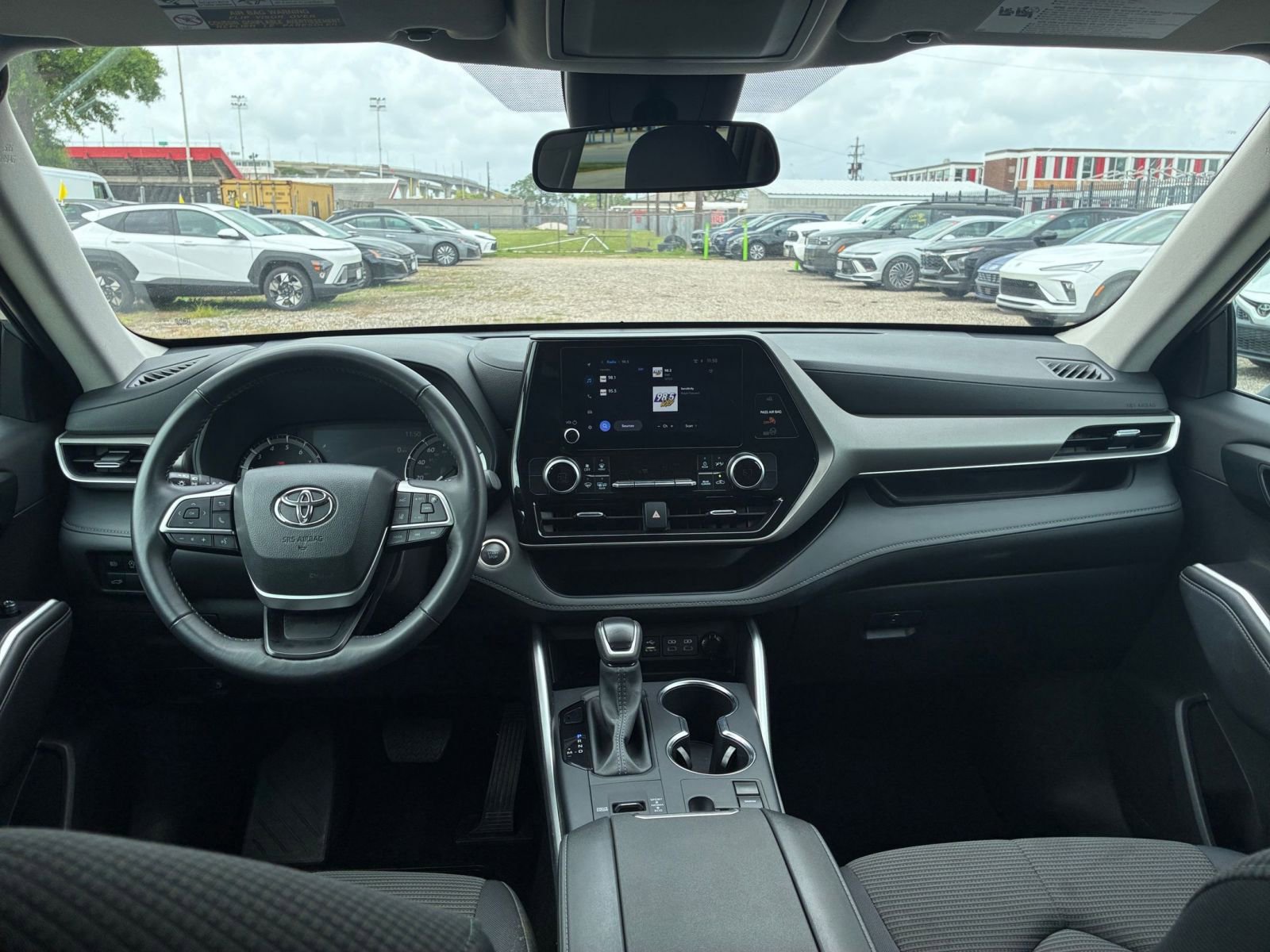 Used 2025 Toyota Highlander LE image 30