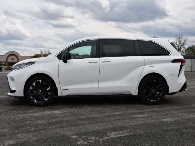 Used 2021 Toyota Sienna XSE image 4