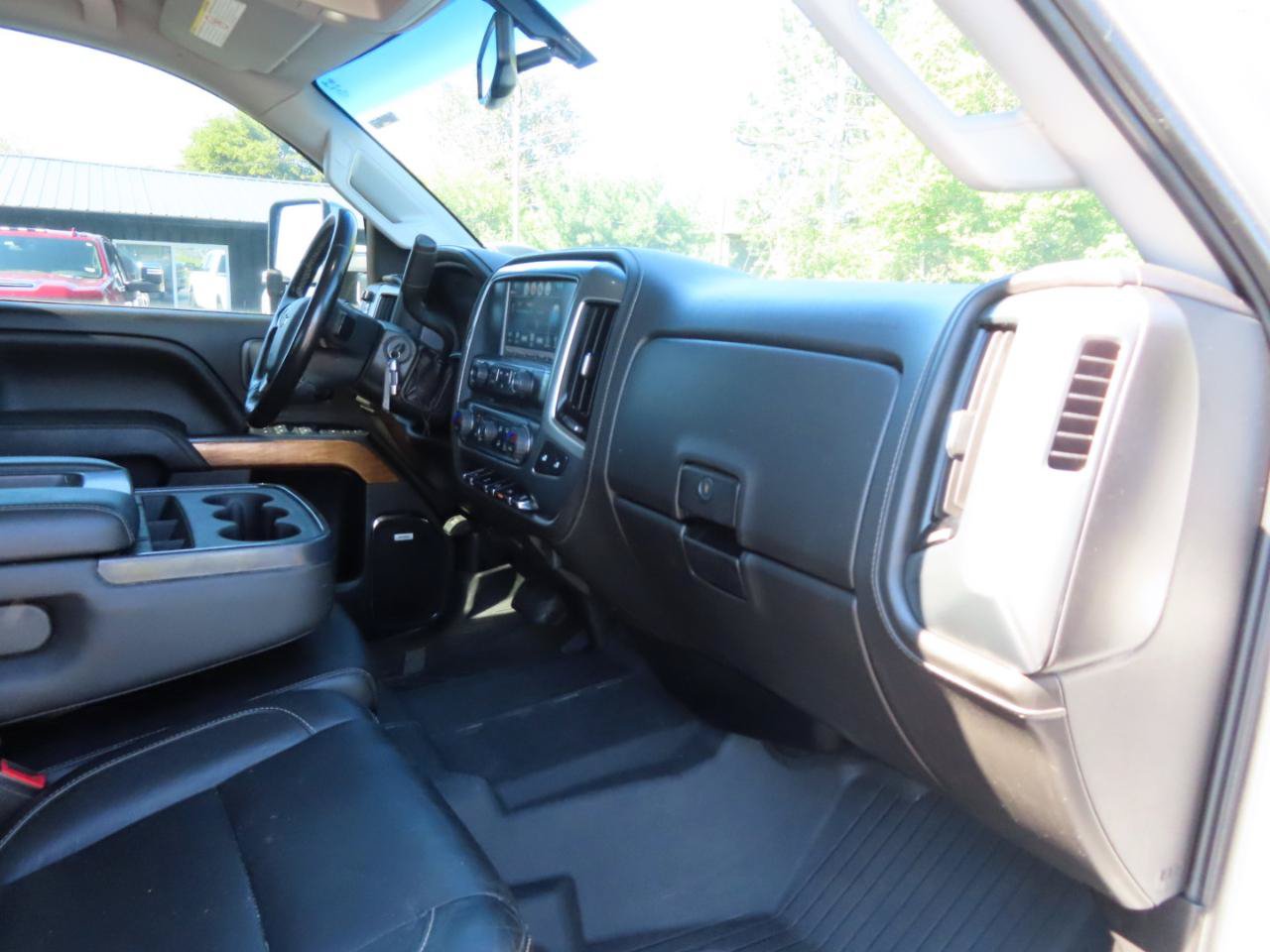 Used 2019 Chevrolet Silverado 2500 LTZ w/ Duramax Plus Package AWD/4WD image 51
