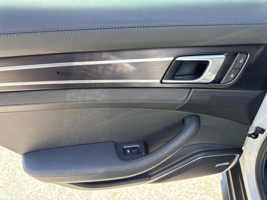 Used 2023 Porsche Panamera 4 Platinum Edition AWD/4WD image 9