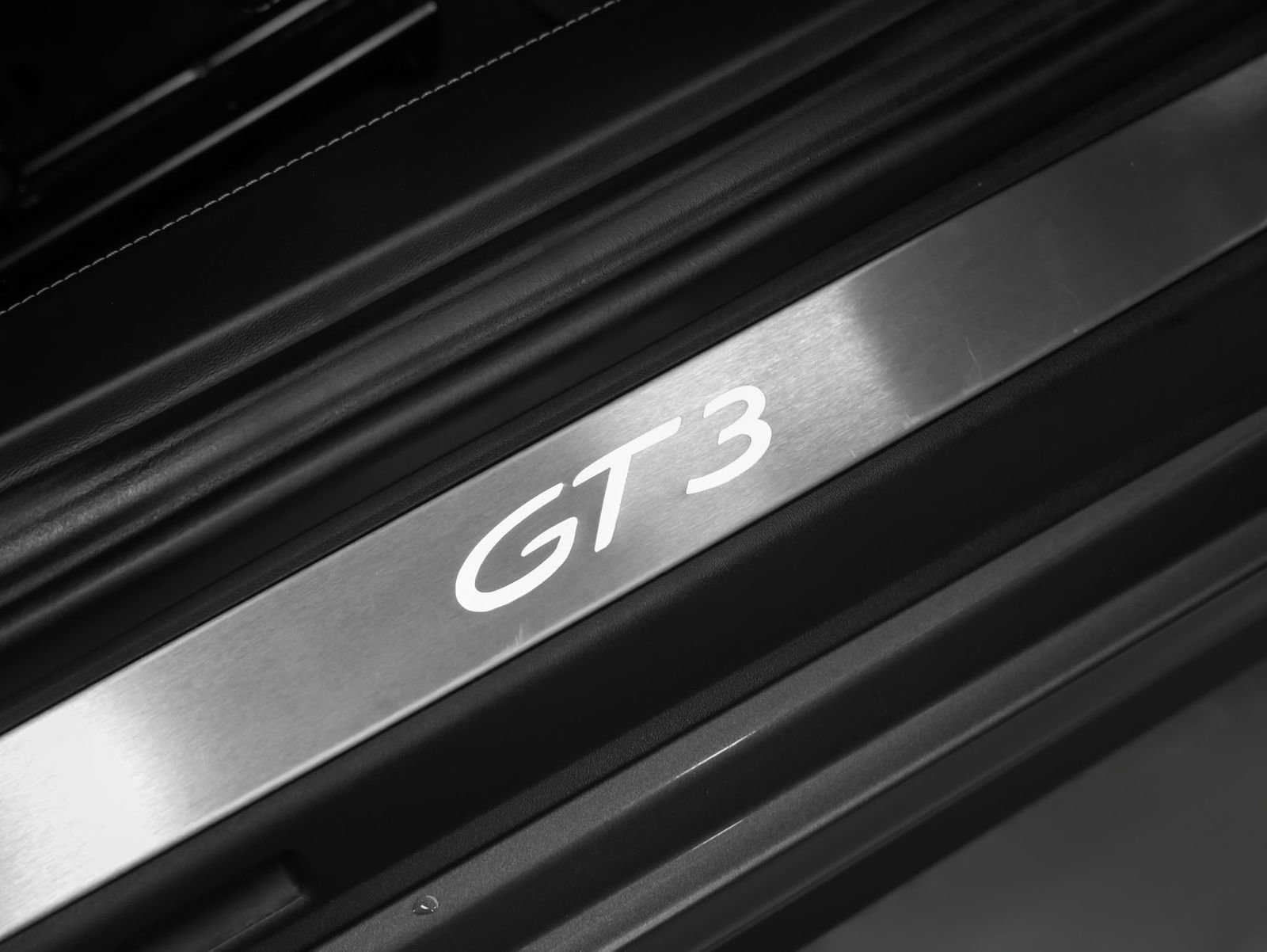 Certified 2015 Porsche 911 GT3 image 32