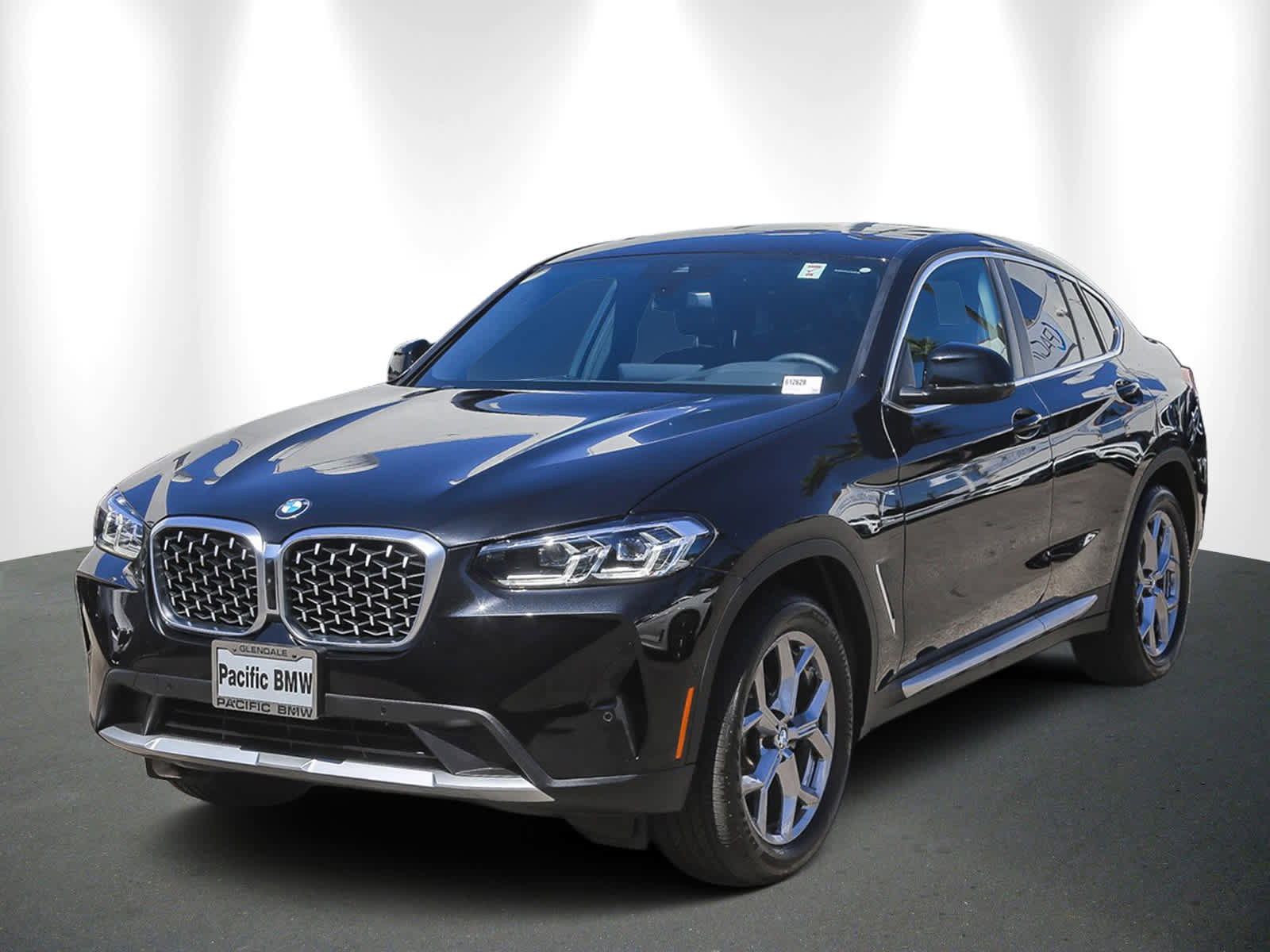 Used 2025 BMW X4 xDrive30i w/ Premium Package image 3