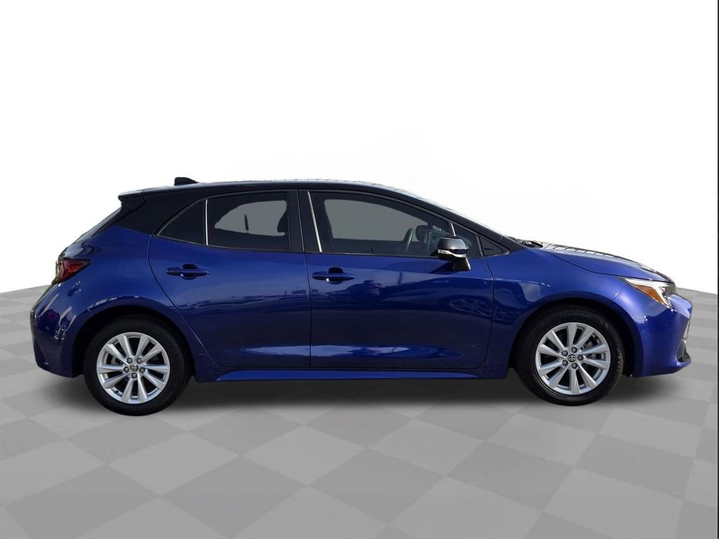 Used 2025 Toyota Corolla SE w/ SE Package image 7