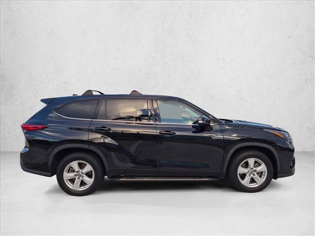 Certified 2021 Toyota Highlander LE FWD image 4