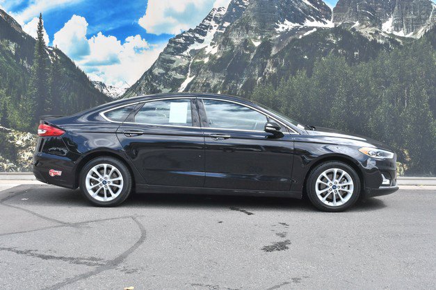 Used 2019 Ford Fusion Energi Titanium FWD image 2