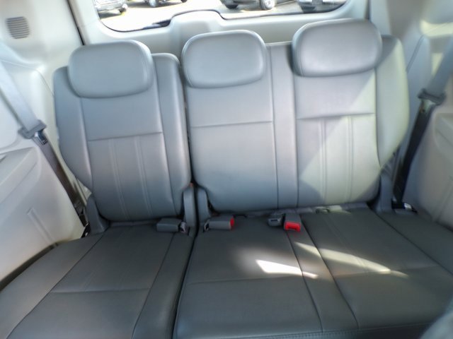 Used 2009 Chrysler Town & Country Touring image 9