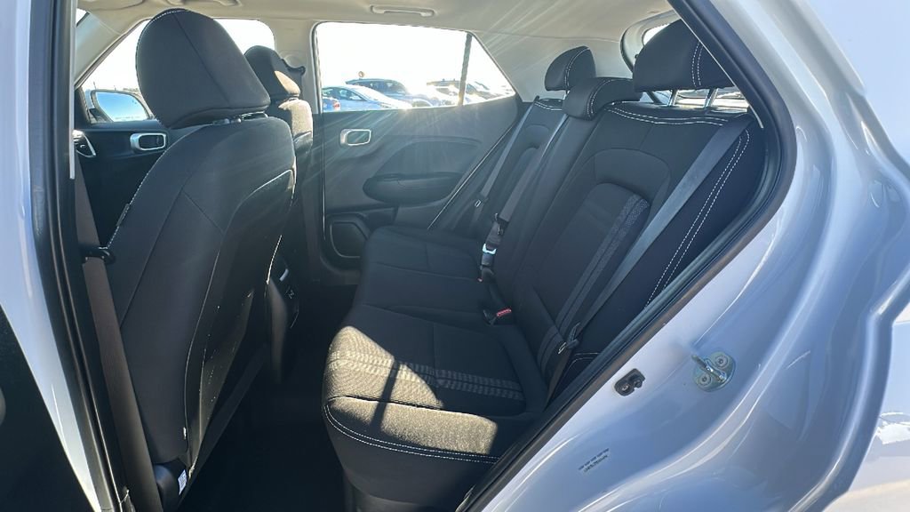 Used 2025 Hyundai Venue SEL image 32
