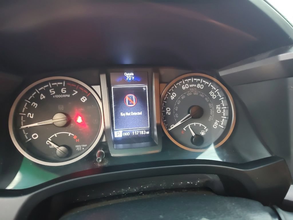 Used 2020 Toyota Tacoma TRD Off-Road w/ Technology Package AWD/4WD image 9