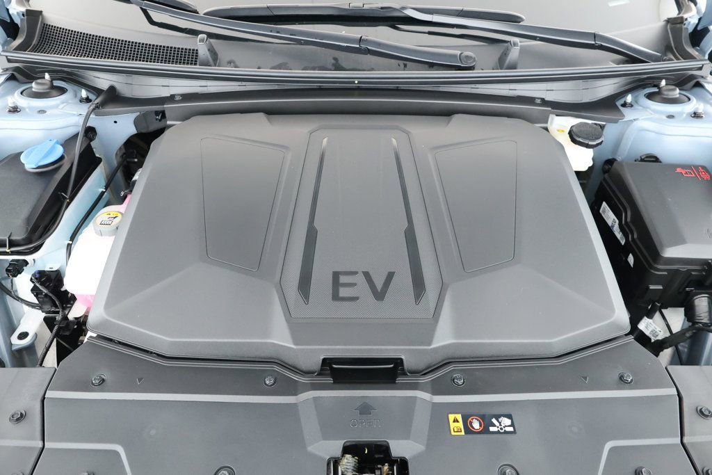 Used 2025 Hyundai Ioniq 5 SE image 23