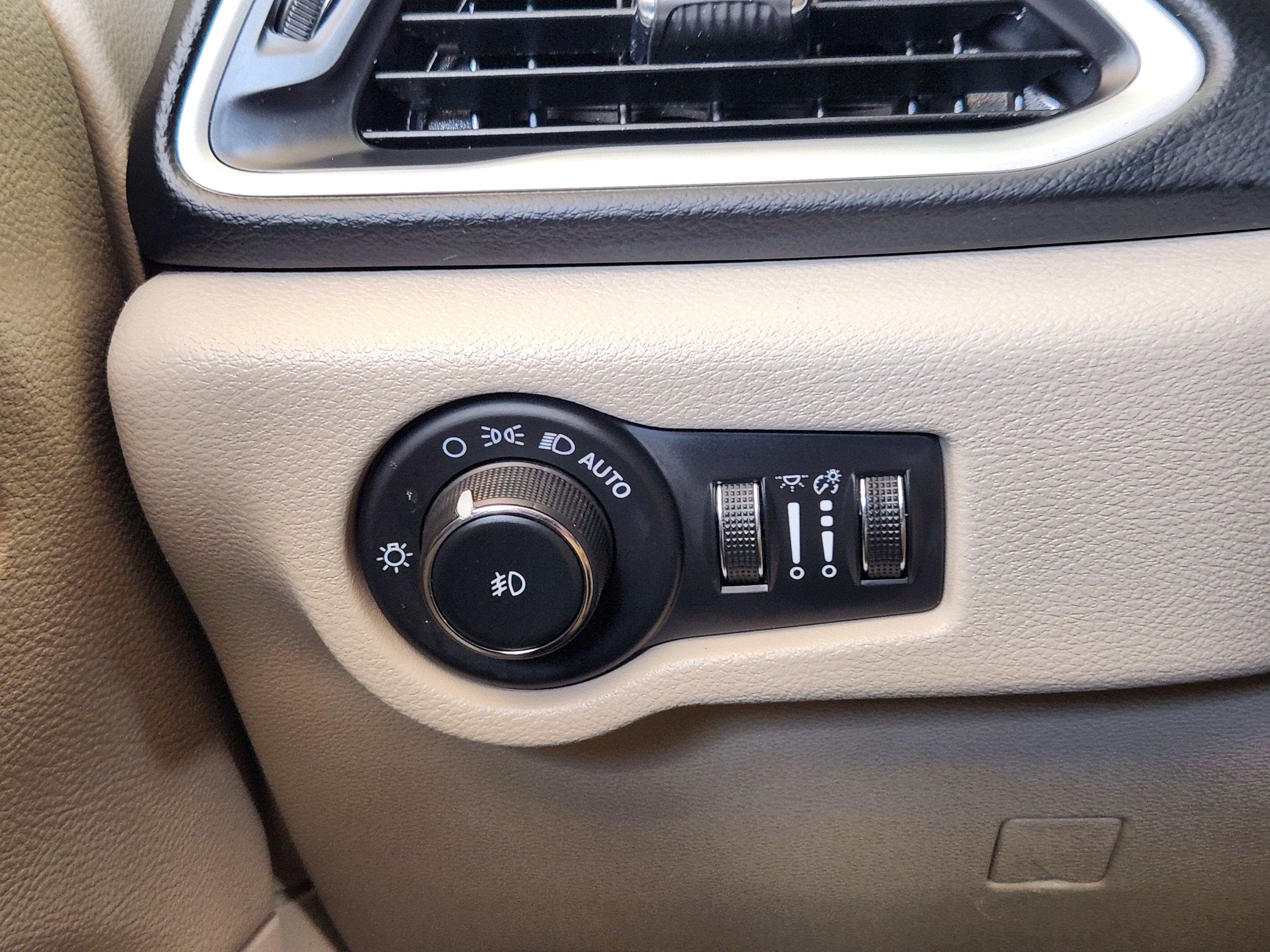 Used 2023 Chevrolet Silverado 1500 Custom RWD image 23