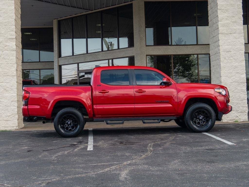 Used 2022 Toyota Tacoma SR5 w/ Technology Package RWD image 2