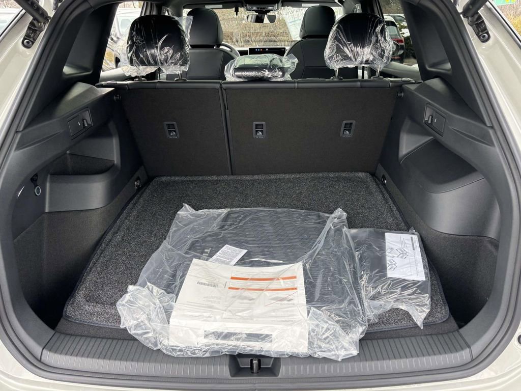 New 2026 Volkswagen Tiguan SE R-Line image 9